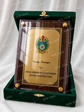 Emerald Sovereign Detachable Box Plaque