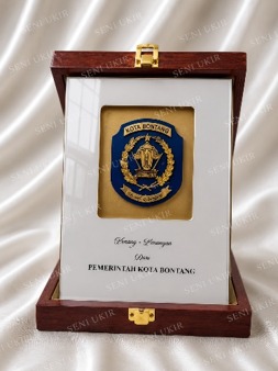 Heritage Prestige Wooden Box Plaque with 3D Emblem