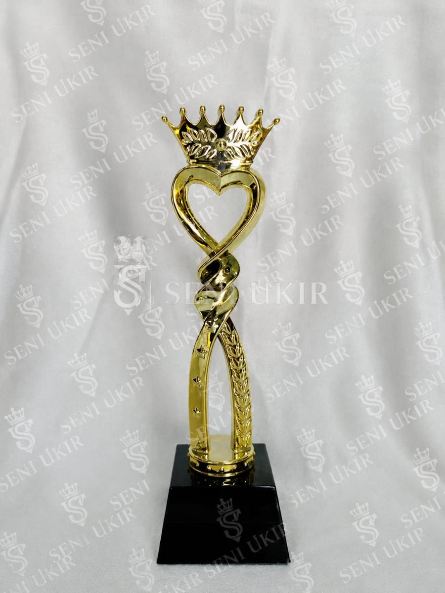 The Golden Crown Heart Majesty Trophy